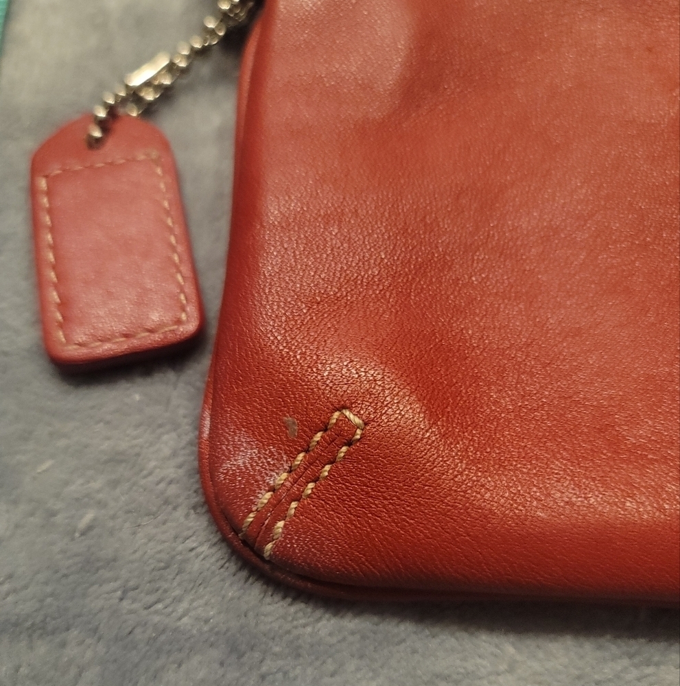 0603. EUC ~ Vintage Red ~ COACH Wristlet ~ Lining, Strap & Charm Tag are perfect - Picture 6 of 13